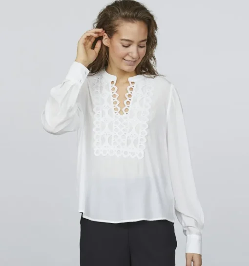 DAMES Sisters Point Blouse