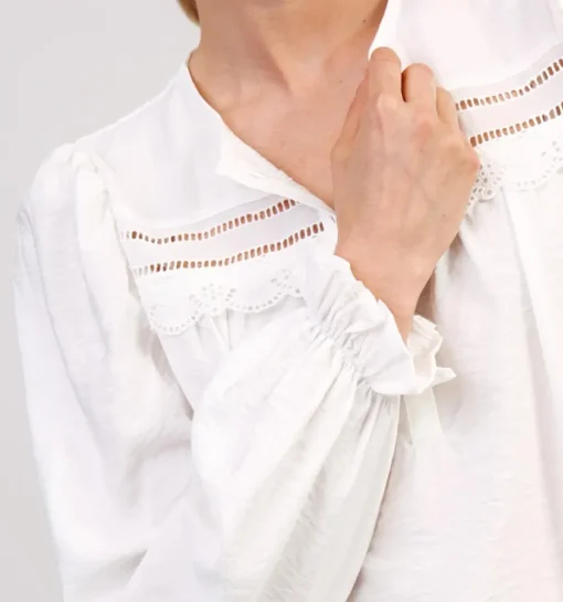 DAMES Sisters Point Blouse