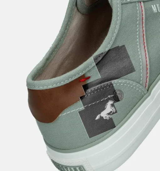 DAMES Mustang Slip-ons